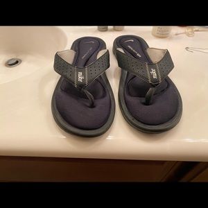 Nike flip flops size 8